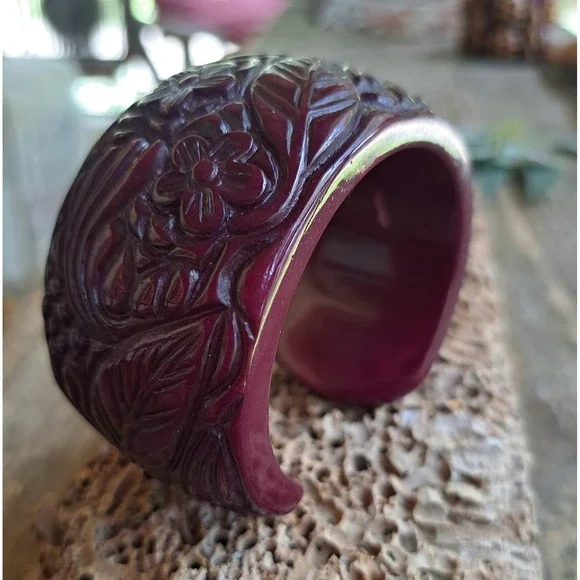 Bakelite Carved Dark Cherry Leaf Open Wide Cuff Bracelet - Picture 9 of 12